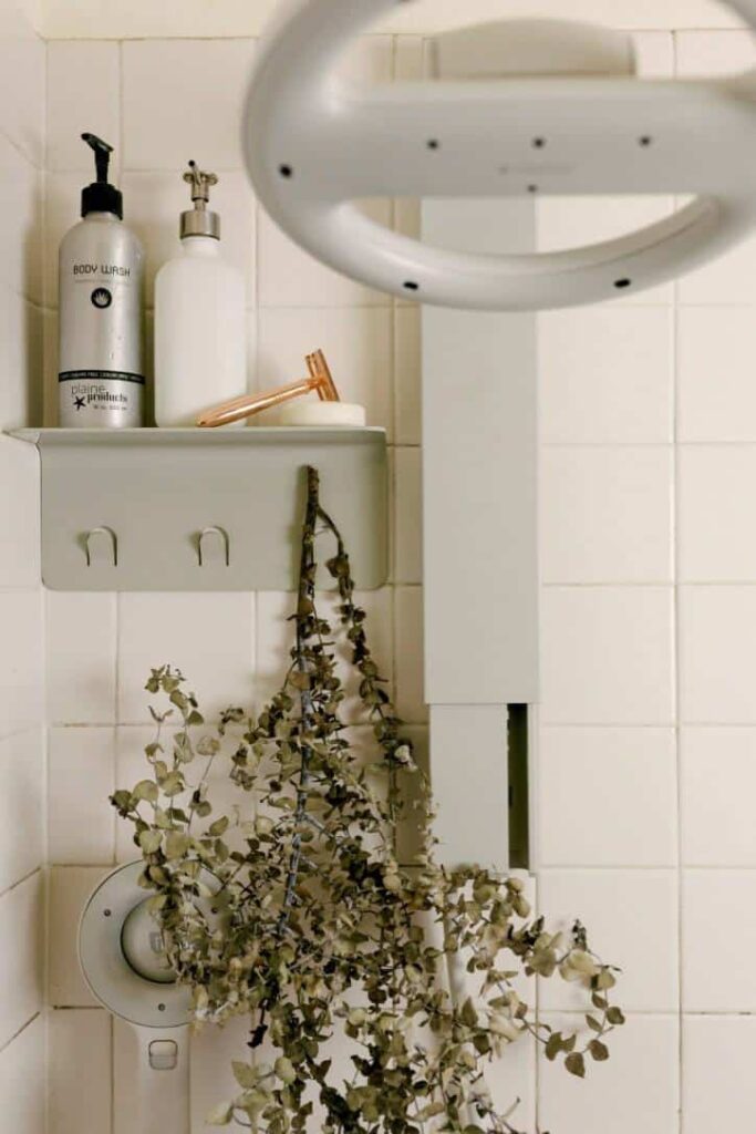 6 Ways to Save Money on Your Electric Bill in the Bathroom from www.goingzerowaste.mom #zerowaste #savemoney #electricbill #electricity #frugal #frugalliving #sustainableliving