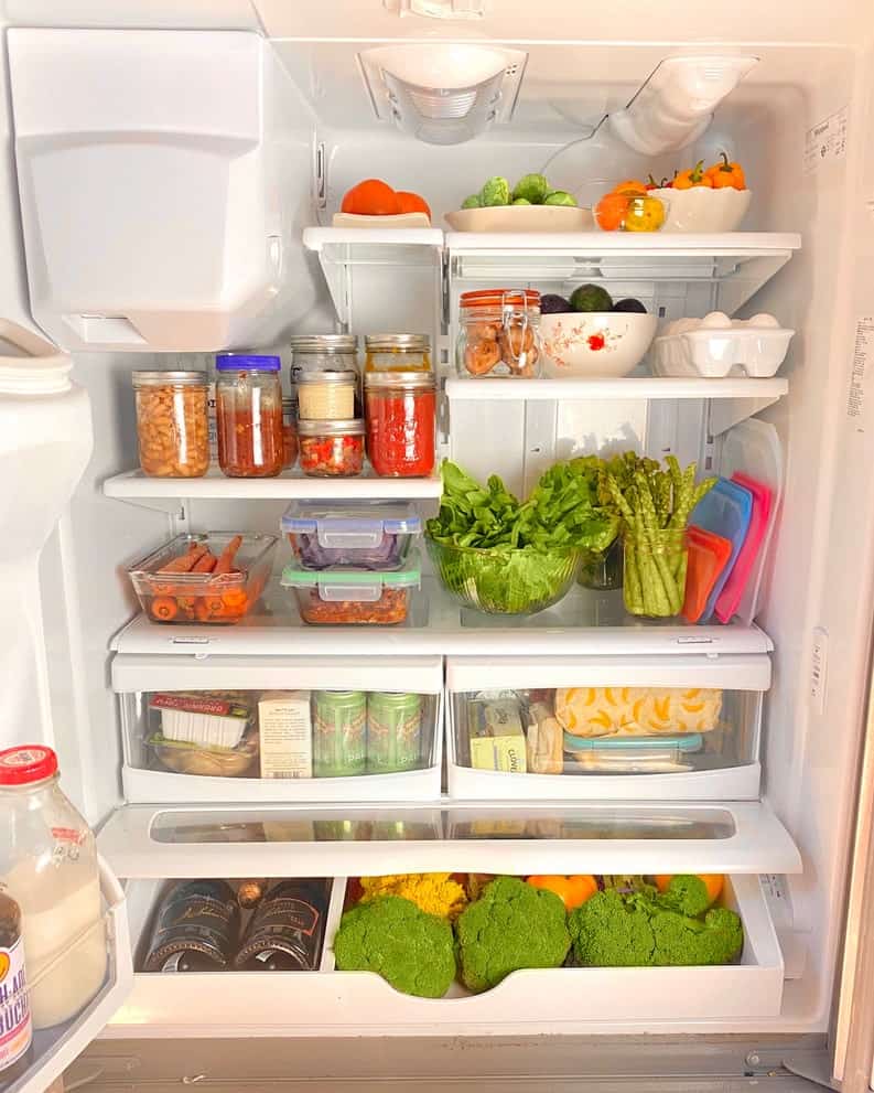 18 ways to save money on your electric bill in the kitchen from www.goingzerowaste.mom #coffeepot #electricbill #savemoney #frugal #eco #gogreen #sustainability #zerowaste #kitchen