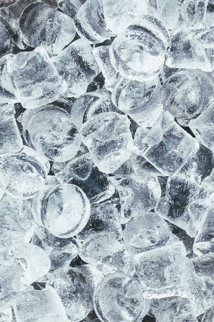 18 ways to save money on your electric bill in the kitchen from www.goingzerowaste.mom #coffeepot #electricbill #savemoney #frugal #eco #gogreen #sustainability #zerowaste #kitchen